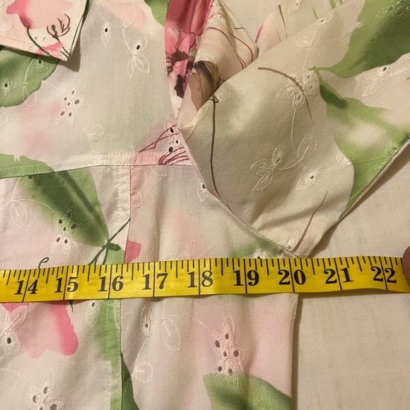 Cropped flowered spring jacket by Allison Daley. Size 8. polyester. - Picture 7 of 7